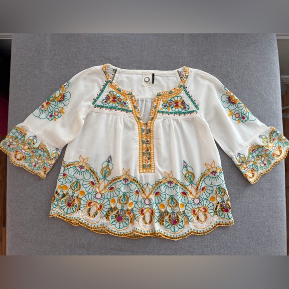 Akemi + Kin Tops - Anthropologie , Akemi+ Kin Floral Embroidered white crop top.